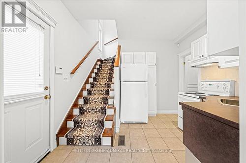 39 Josie Drive, Richmond Hill, ON - Indoor Photo Showing Kitchen