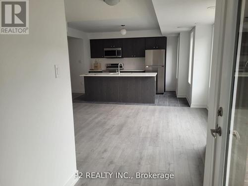 25 Magnolia Lane, Barrie, ON - Indoor Photo Showing Kitchen