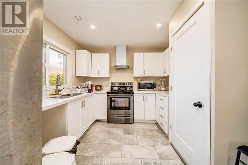 467 Mckay Avenue, Windsor, ON - Indoor Photo Showing Kitchen With Double Sink