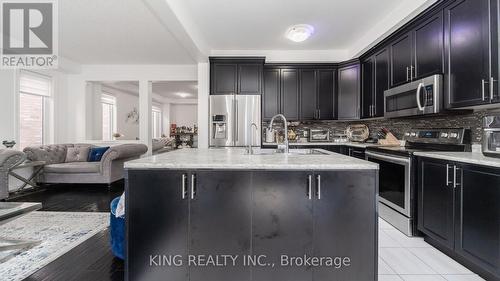 22 Exhibition Crescent, Brampton, ON - Indoor Photo Showing Kitchen With Upgraded Kitchen