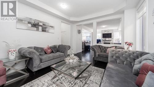 22 Exhibition Crescent, Brampton, ON - Indoor Photo Showing Living Room