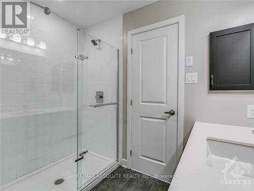 4952 Abbott Street E, Ottawa, ON - Indoor Photo Showing Bathroom