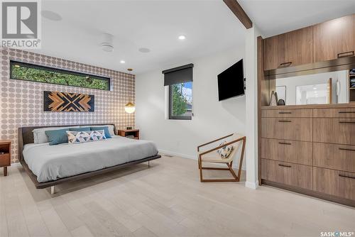 211 Lake Crescent, Saskatoon, SK - Indoor Photo Showing Bedroom