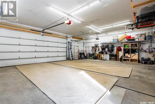 211 Lake Crescent, Saskatoon, SK - Indoor Photo Showing Garage