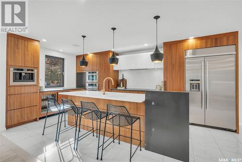 211 Lake Crescent, Saskatoon, SK - Indoor Photo Showing Kitchen With Upgraded Kitchen