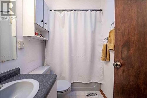 2690 Bancroft Drive, Greater Sudbury, ON - Indoor Photo Showing Bathroom