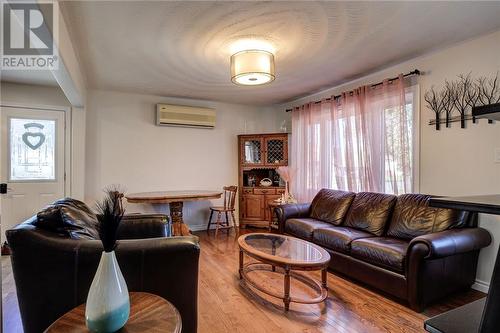 547 Alexander Street, Sudbury, ON - Indoor Photo Showing Living Room