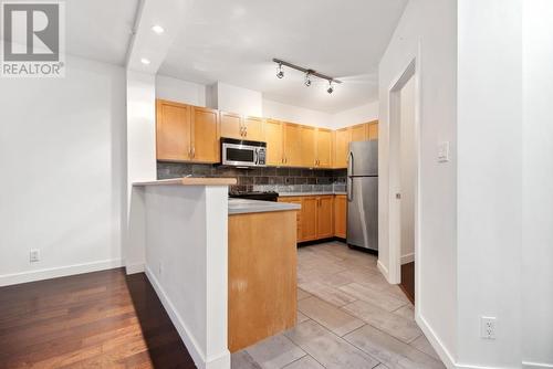 309 2263 Redbud Lane, Vancouver, BC - Indoor Photo Showing Kitchen