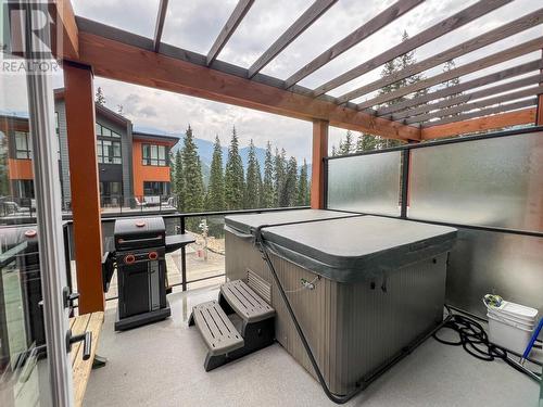 2166 Panorama  Drive Unit# 405, Panorama, BC - Outdoor With Exterior