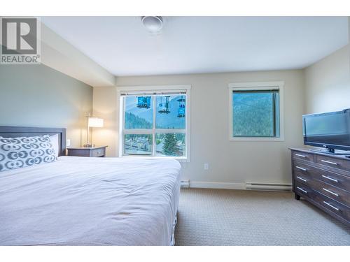 2049 Summit Drive Unit# 313A, Panorama, BC - Indoor Photo Showing Bedroom