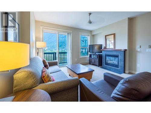 2049 Summit Drive Unit# 313A, Panorama, BC - Indoor Photo Showing Living Room With Fireplace