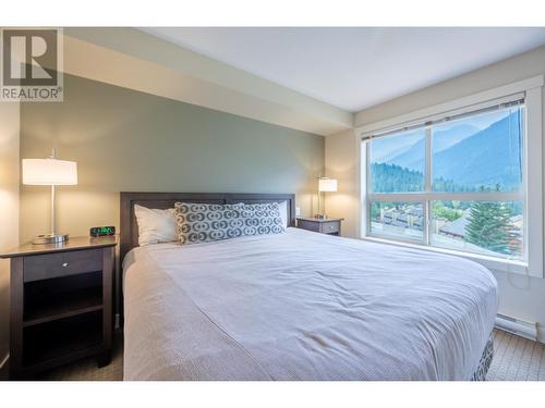 2049 Summit Drive Unit# 313A, Panorama, BC - Indoor Photo Showing Bedroom