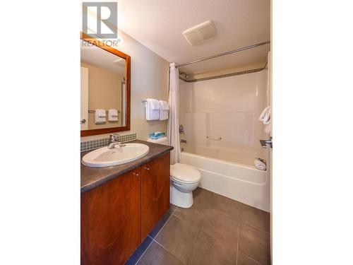 2049 Summit Drive Unit# 313A, Panorama, BC - Indoor Photo Showing Bathroom