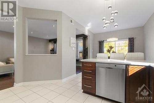 656 Netley Circle, Ottawa, ON - Indoor Photo Showing Kitchen