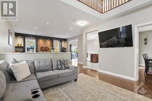 656 Netley Circle, Ottawa, ON - Indoor Photo Showing Living Room