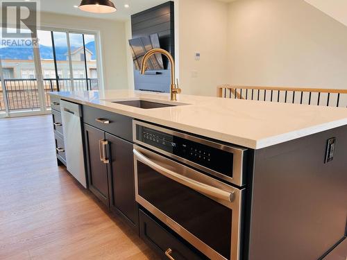 514 14Th  Street Unit# 303, Invermere, BC - Indoor Photo Showing Kitchen