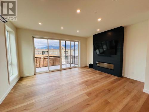 514 14Th  Street Unit# 303, Invermere, BC - Indoor Photo Showing Living Room