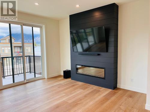 514 14Th  Street Unit# 303, Invermere, BC - Indoor Photo Showing Living Room With Fireplace