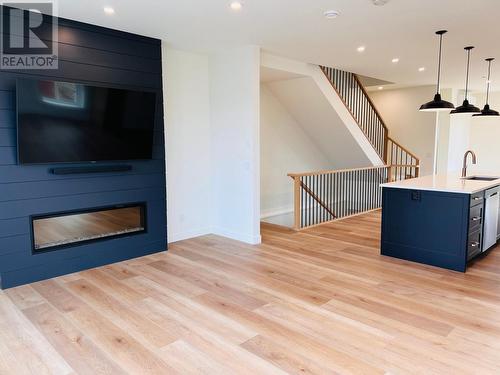 514 14Th  Street Unit# 303, Invermere, BC - Indoor Photo Showing Living Room With Fireplace