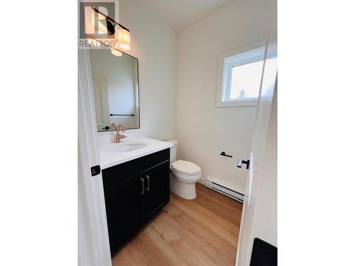 514 14Th  Street Unit# 303, Invermere, BC - Indoor Photo Showing Bathroom