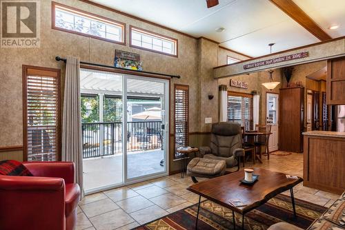 1835 Bakery Frontage Road Unit# 108, Christina Lake, BC - Indoor Photo Showing Living Room