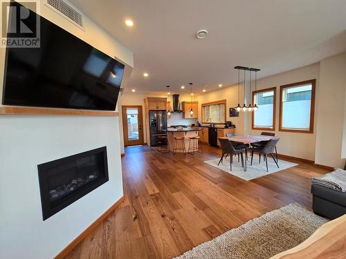 808 A Fifth  Street, Nelson, BC - Indoor Photo Showing Living Room With Fireplace