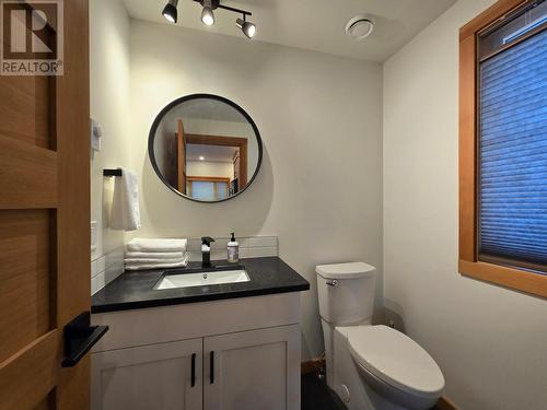 808 A Fifth  Street, Nelson, BC - Indoor Photo Showing Bathroom