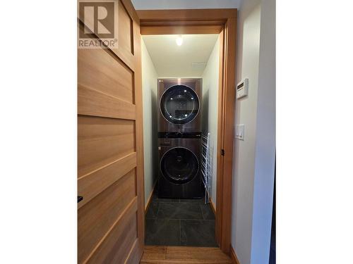 808 A Fifth  Street, Nelson, BC - Indoor Photo Showing Laundry Room