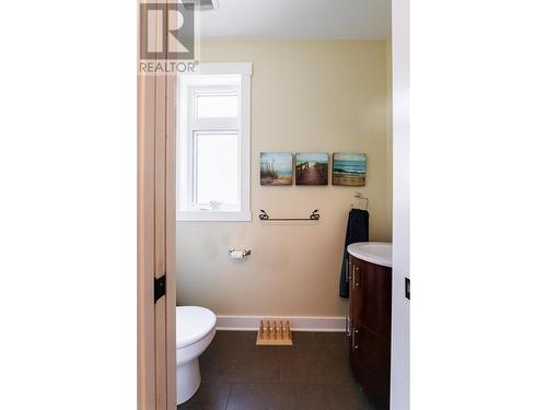 2446 Perrier  Lane, Nelson, BC - Indoor Photo Showing Bathroom