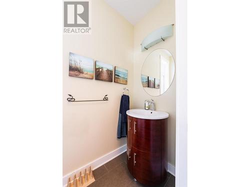 2446 Perrier  Lane, Nelson, BC - Indoor Photo Showing Bathroom