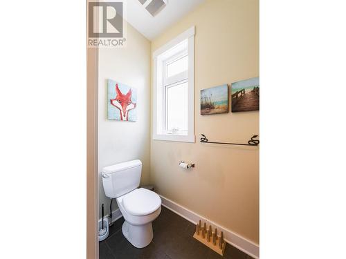 2446 Perrier  Lane, Nelson, BC - Indoor Photo Showing Bathroom