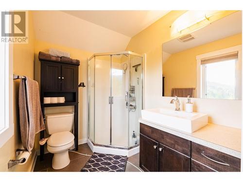 2446 Perrier  Lane, Nelson, BC - Indoor Photo Showing Bathroom