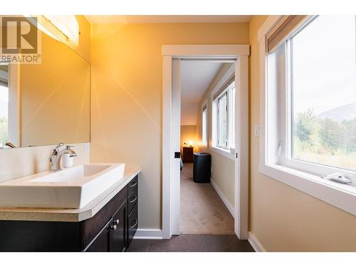 2446 Perrier  Lane, Nelson, BC - Indoor Photo Showing Bathroom