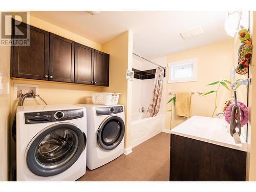 2446 Perrier  Lane, Nelson, BC - Indoor Photo Showing Laundry Room