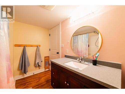 2446 Perrier  Lane, Nelson, BC - Indoor Photo Showing Bathroom