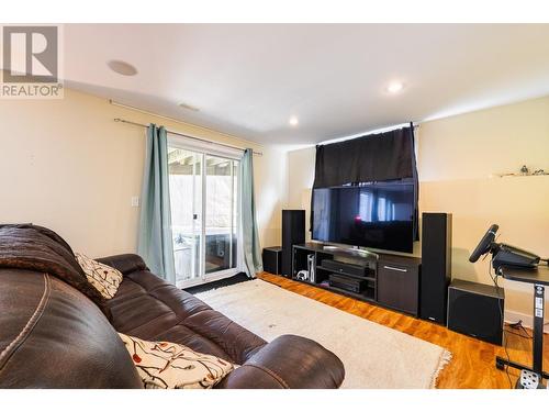 2446 Perrier  Lane, Nelson, BC - Indoor Photo Showing Living Room