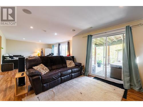 2446 Perrier  Lane, Nelson, BC - Indoor Photo Showing Living Room