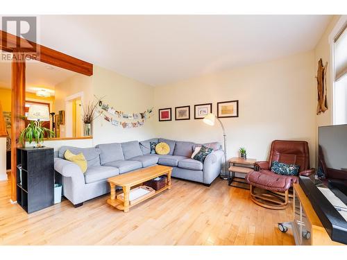 2446 Perrier  Lane, Nelson, BC - Indoor Photo Showing Living Room