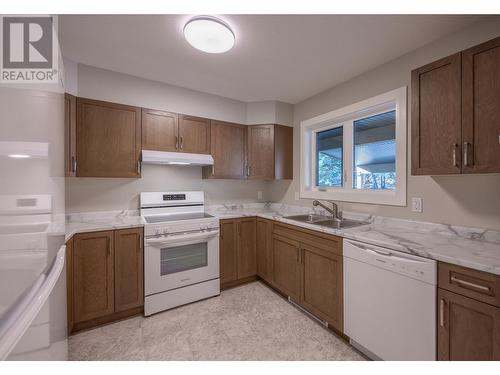 7977 Radium Golf Course Road Unit# 1, Radium Hot Springs, BC - Indoor Photo Showing Kitchen With Double Sink