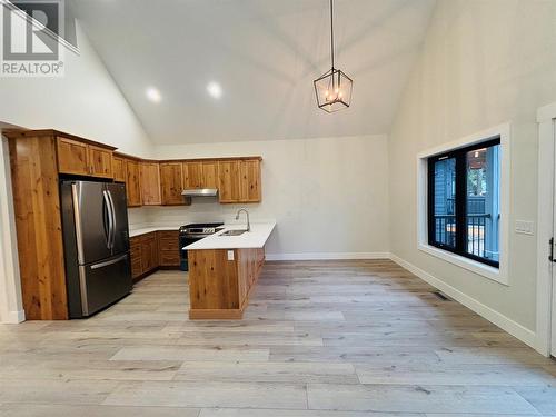 1938 Foxwood  Trail Unit# 4, Windermere, BC - Indoor Photo Showing Kitchen