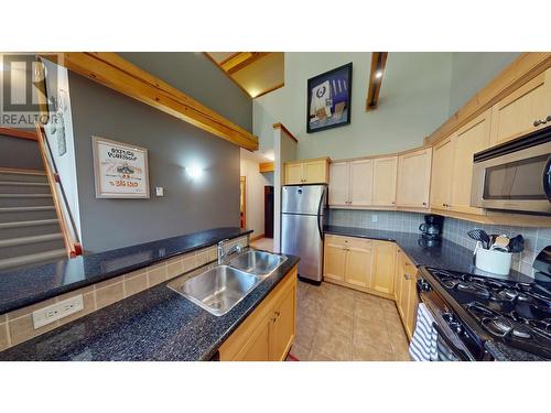 1005 Mountain View Road Unit# 4D, Rossland, BC - Indoor Photo Showing Kitchen With Double Sink