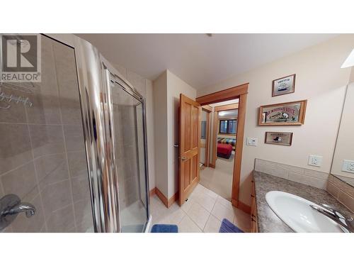 1005 Mountain View Road Unit# 4D, Rossland, BC - Indoor Photo Showing Bathroom