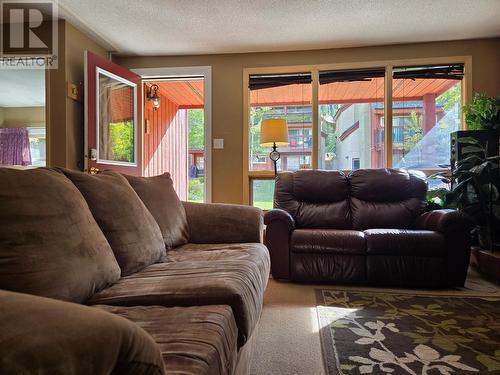 2030 Panorama  Drive Unit# 505, Panorama, BC - Indoor Photo Showing Living Room