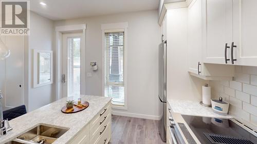 900 Bighorn Boulevard Unit# 920, Radium Hot Springs, BC - Indoor Photo Showing Kitchen