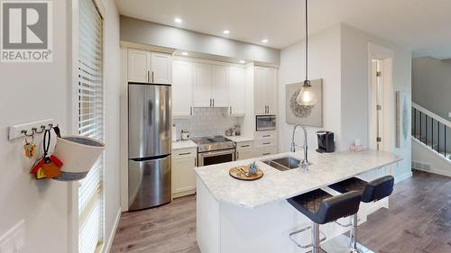 900 Bighorn Boulevard Unit# 920, Radium Hot Springs, BC - Indoor Photo Showing Kitchen With Upgraded Kitchen