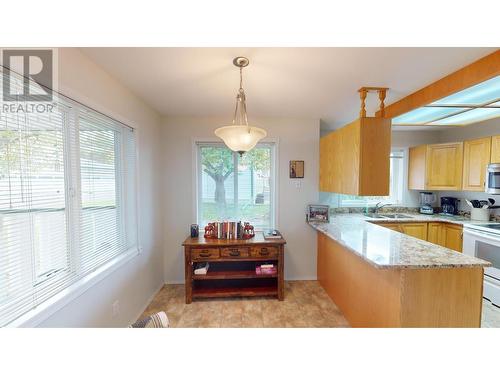 2375 1St  S Street Unit# 17, Cranbrook, BC - Indoor Photo Showing Kitchen With Double Sink