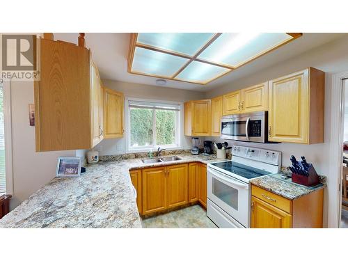 2375 1St  S Street Unit# 17, Cranbrook, BC - Indoor Photo Showing Kitchen With Double Sink