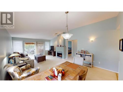 2375 1St  S Street Unit# 17, Cranbrook, BC - Indoor Photo Showing Living Room With Fireplace