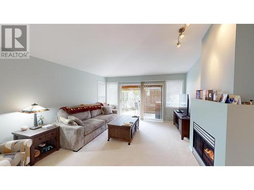 2375 1St  S Street Unit# 17, Cranbrook, BC - Indoor Photo Showing Living Room