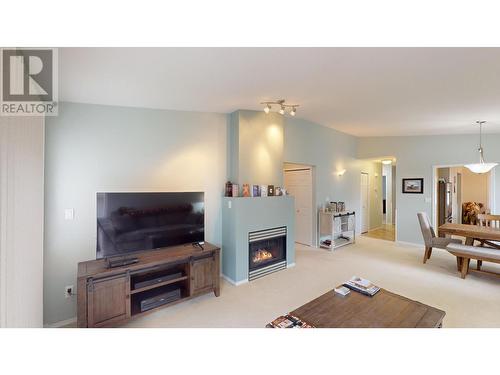 2375 1St  S Street Unit# 17, Cranbrook, BC - Indoor Photo Showing Living Room With Fireplace